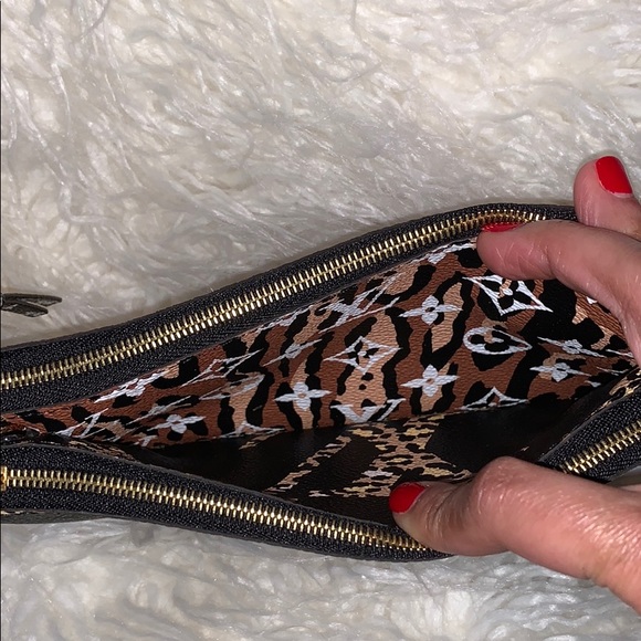 LV Jungle Print Limited Edition Double Zip - Picture 10 of 14